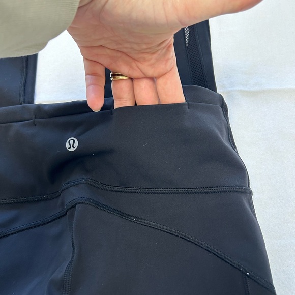 Lululemon Cropped Running Leggings - Size 6 - Picture 11 of 13